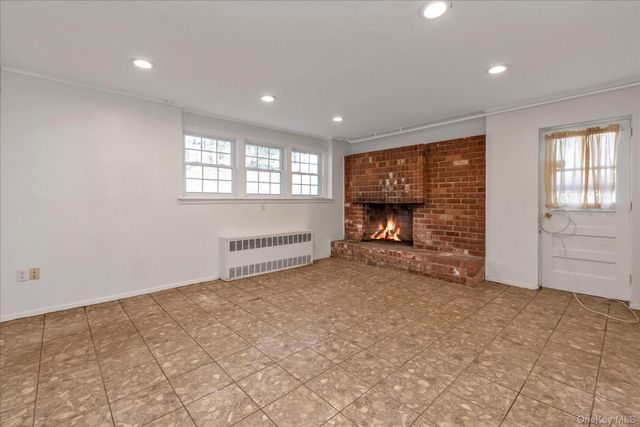 10 Sycamore Road, Glen Cove, NY 11542