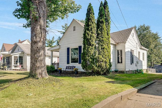 834 Douglas Street, Alton, IL 62002