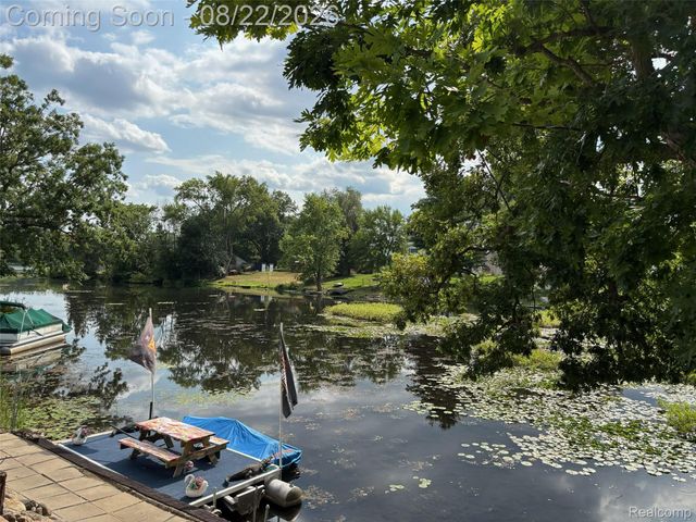 6119 N Ashland Street, Commerce Charter Township, MI 48382