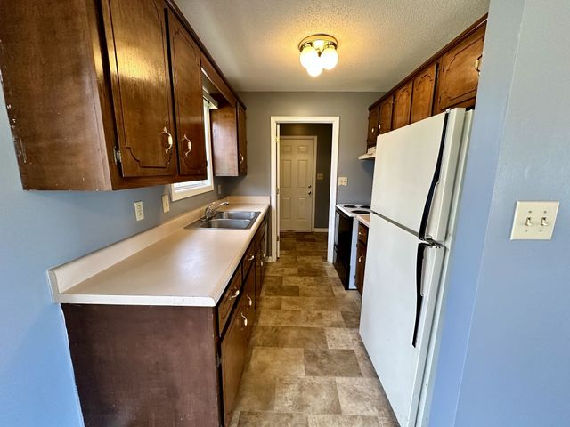 436 Sideline Dr, Oak Grove, KY 42262
