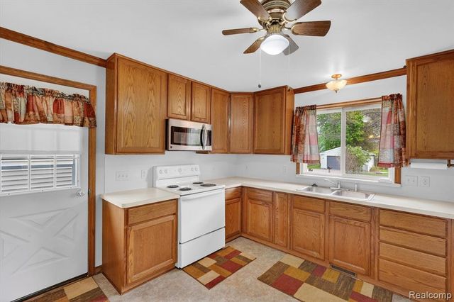 403 Pond Street, Pinckney, MI 48169