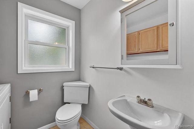 403 Pond Street, Pinckney, MI 48169