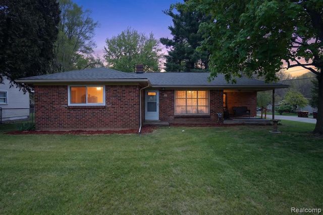 403 Pond Street, Pinckney, MI 48169