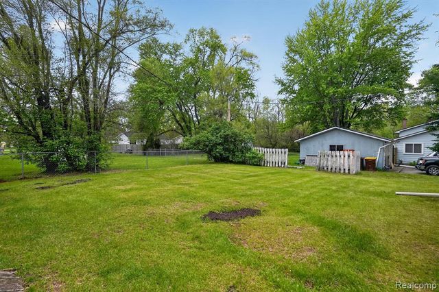 403 Pond Street, Pinckney, MI 48169