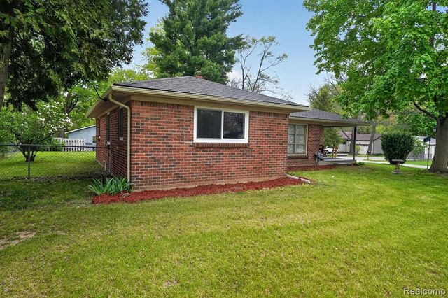 403 Pond Street, Pinckney, MI 48169