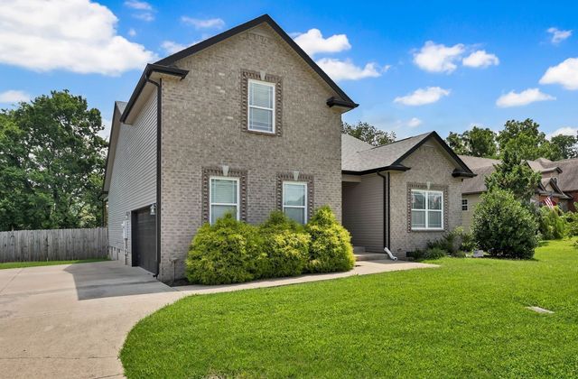 987 Promenade Dr, Adams, TN 37010