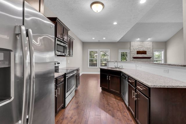987 Promenade Dr, Adams, TN 37010