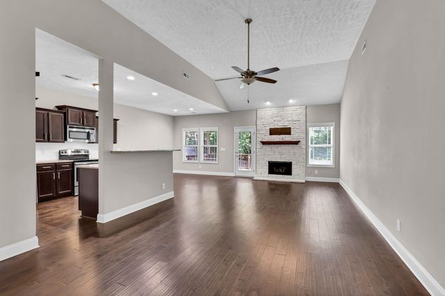 987 Promenade Dr, Adams, TN 37010