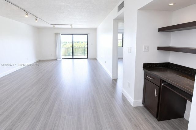 16051 Blatt Boulevard 112, Weston, FL 33326