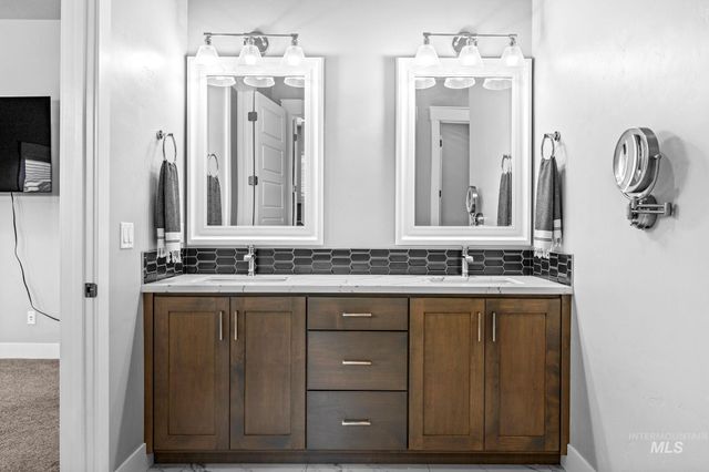2934 E Murchison St, Meridian, ID 83642