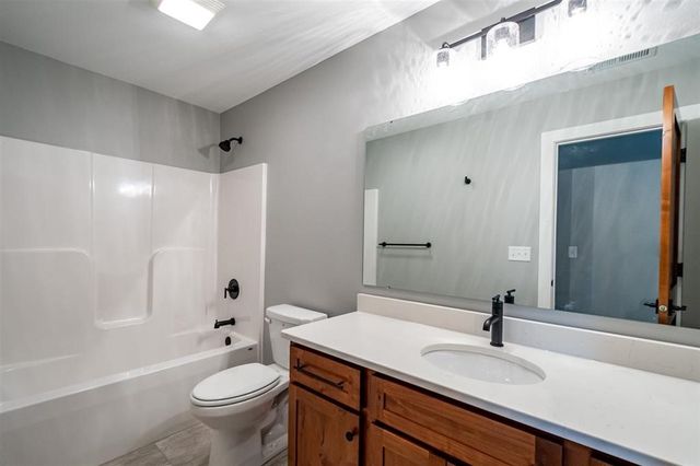 3061 Ridgeview Circle, Coralville, IA 52241