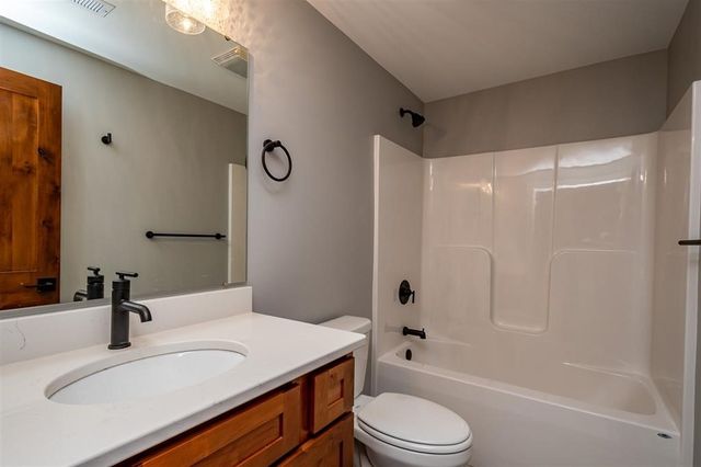 3061 Ridgeview Circle, Coralville, IA 52241