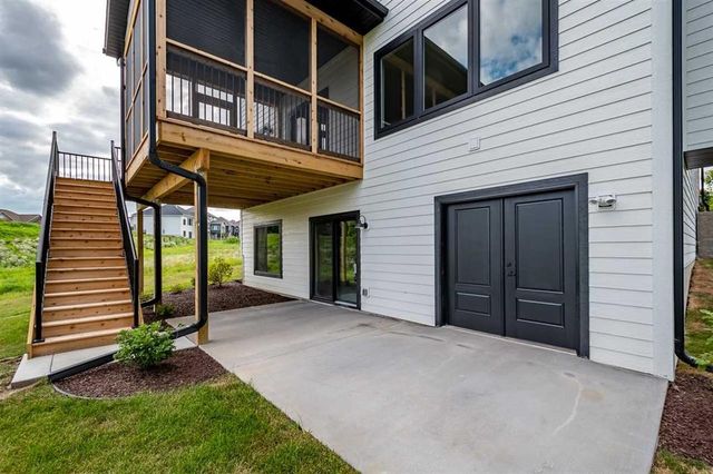 3061 Ridgeview Circle, Coralville, IA 52241