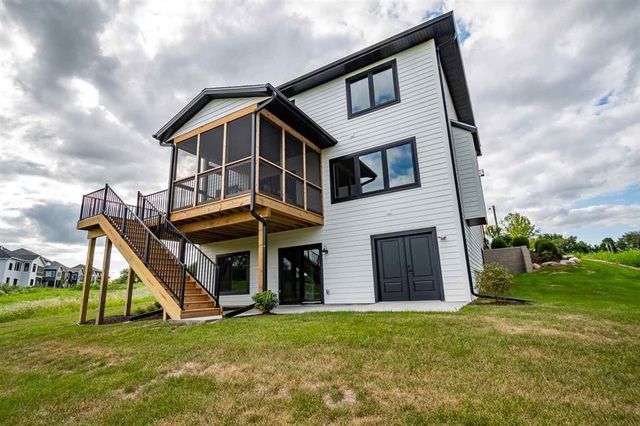 3061 Ridgeview Circle, Coralville, IA 52241