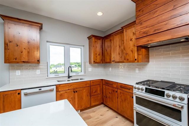 3061 Ridgeview Circle, Coralville, IA 52241