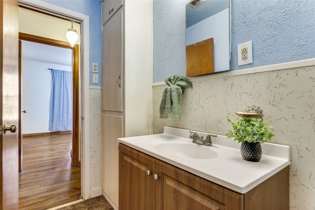 4812 Flagstone Drive, Fort Worth, TX 76114