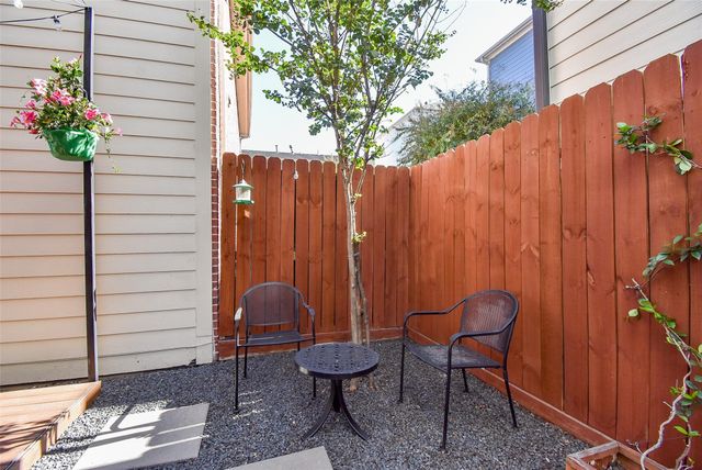 918 W 25th Street E, Houston, TX 77008