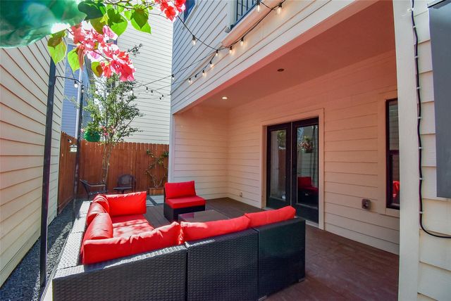 918 W 25th Street E, Houston, TX 77008