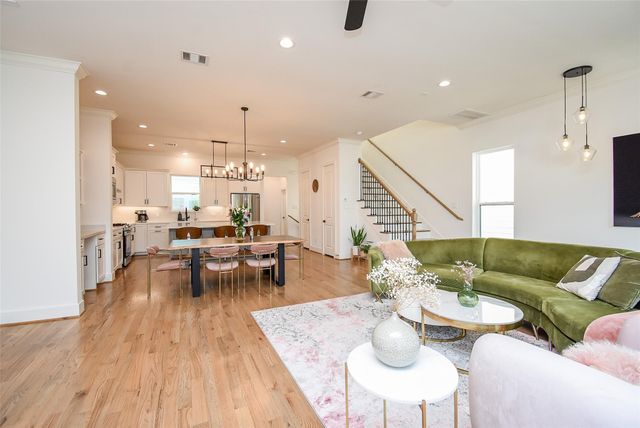 918 W 25th Street E, Houston, TX 77008