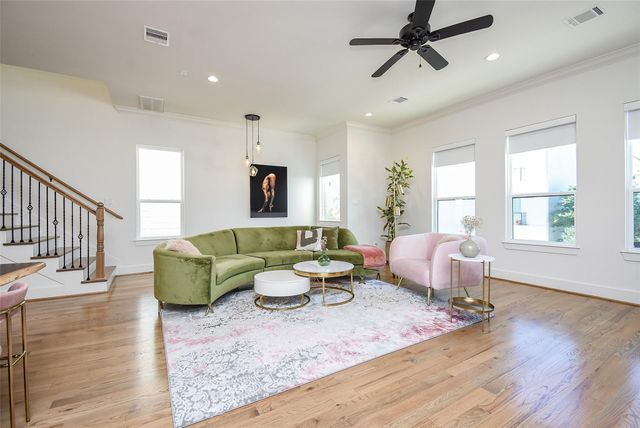 918 W 25th Street E, Houston, TX 77008
