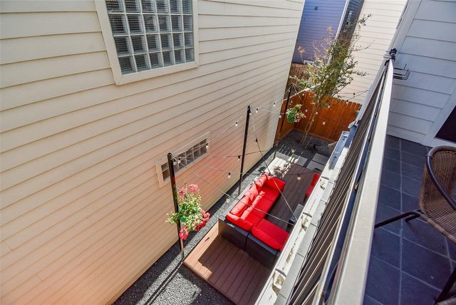 918 W 25th Street E, Houston, TX 77008