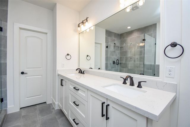 918 W 25th Street E, Houston, TX 77008