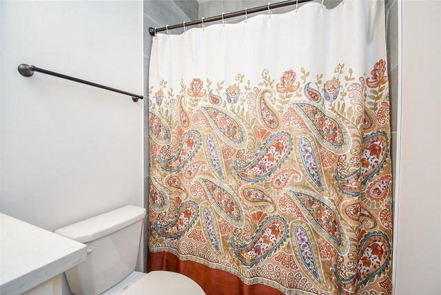918 W 25th Street E, Houston, TX 77008