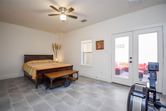 918 W 25th Street E, Houston, TX 77008