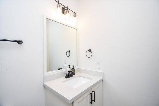 918 W 25th Street E, Houston, TX 77008
