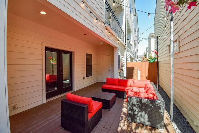 918 W 25th Street E, Houston, TX 77008