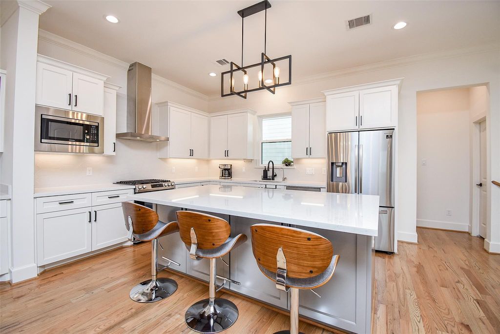 918 W 25th Street E, Houston, TX 77008