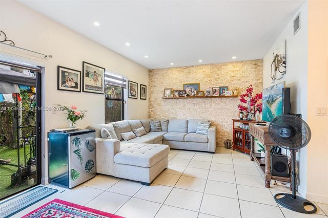 343 NE 37th Ter 343, Homestead, FL 33033