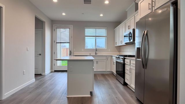 4163 Vincent Road, Madera, CA 93636