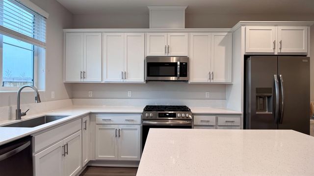 4163 Vincent Road, Madera, CA 93636