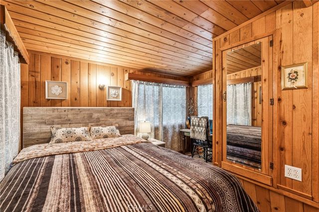 27048 State Highway 189, Blue Jay, CA 92317