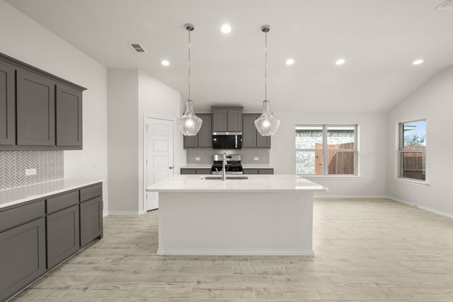 310 Shoshone Drive, Cleburne, TX 76033