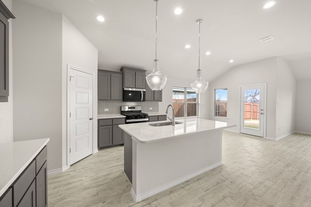 310 Shoshone Drive, Cleburne, TX 76033