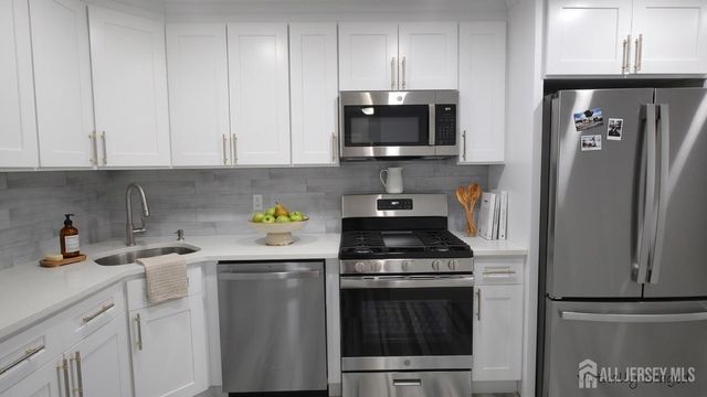 14 Lake Avenue 2A, East Brunswick, NJ 08816