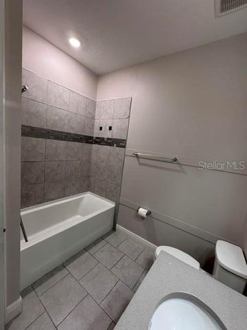 3550 74TH AVENUE CIRCLE E, Sarasota, FL 34243