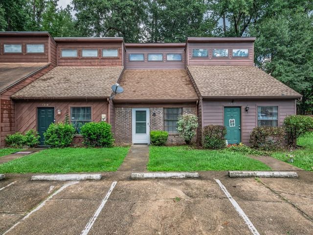 1214 High Road, Tallahassee, FL 32304