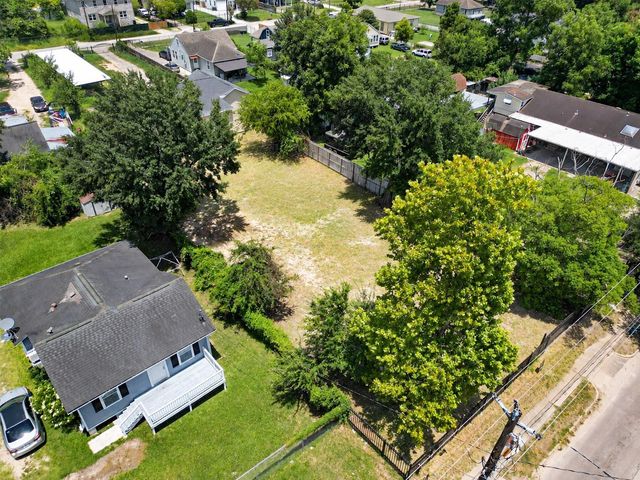 611 E Crosstimbers Street, Houston, TX 77022