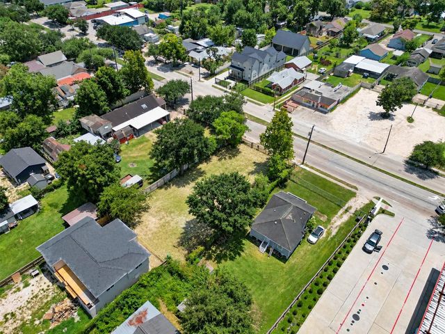 611 E Crosstimbers Street, Houston, TX 77022