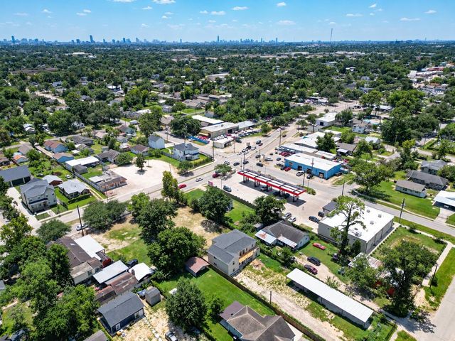 611 E Crosstimbers Street, Houston, TX 77022