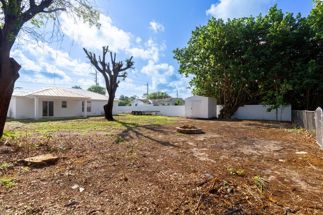 5060 SE EBBTIDE Avenue, Stuart, FL 34997