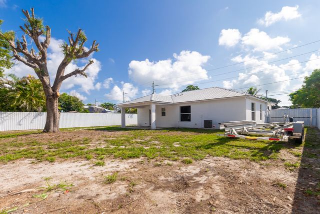 5060 SE EBBTIDE Avenue, Stuart, FL 34997