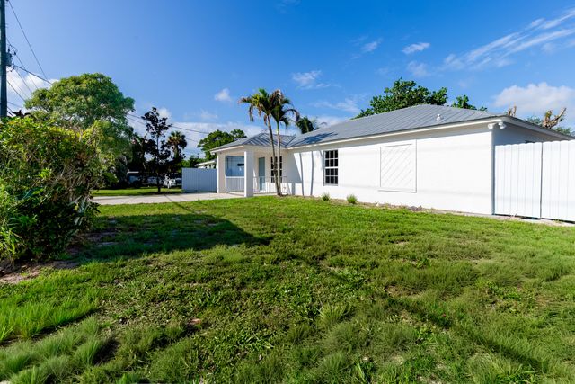 5060 SE EBBTIDE Avenue, Stuart, FL 34997