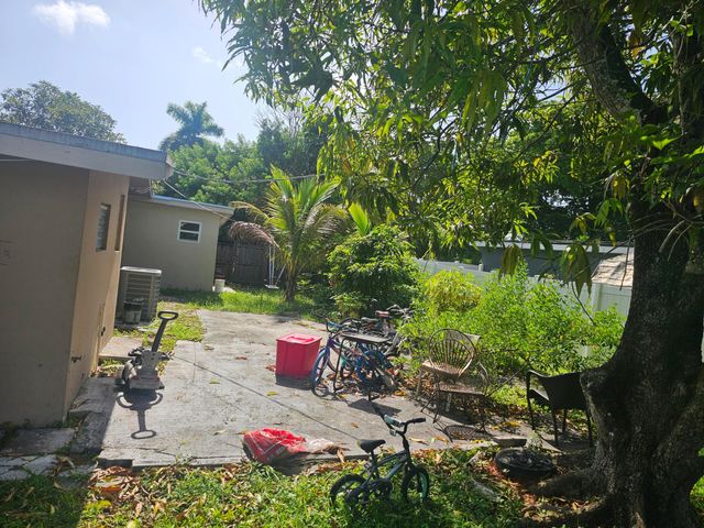 6134 HOGAN CREEK Road, Margate, FL 33063