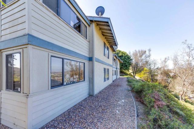 221 Stage Coach Road, Oceanside, CA 92057