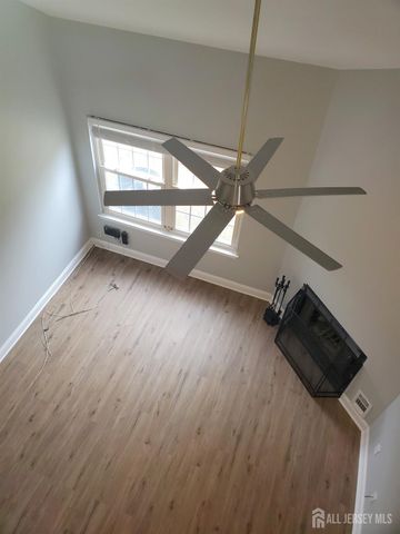 102 Lawrence Lane 28, New Brunswick, NJ 08901