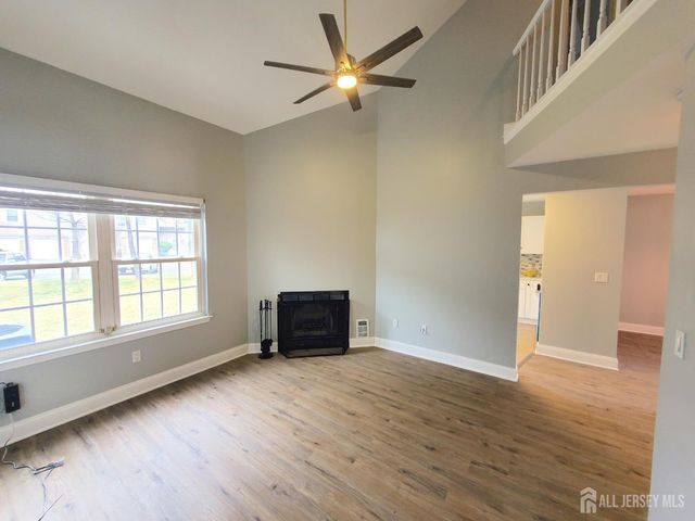 102 Lawrence Lane 28, New Brunswick, NJ 08901